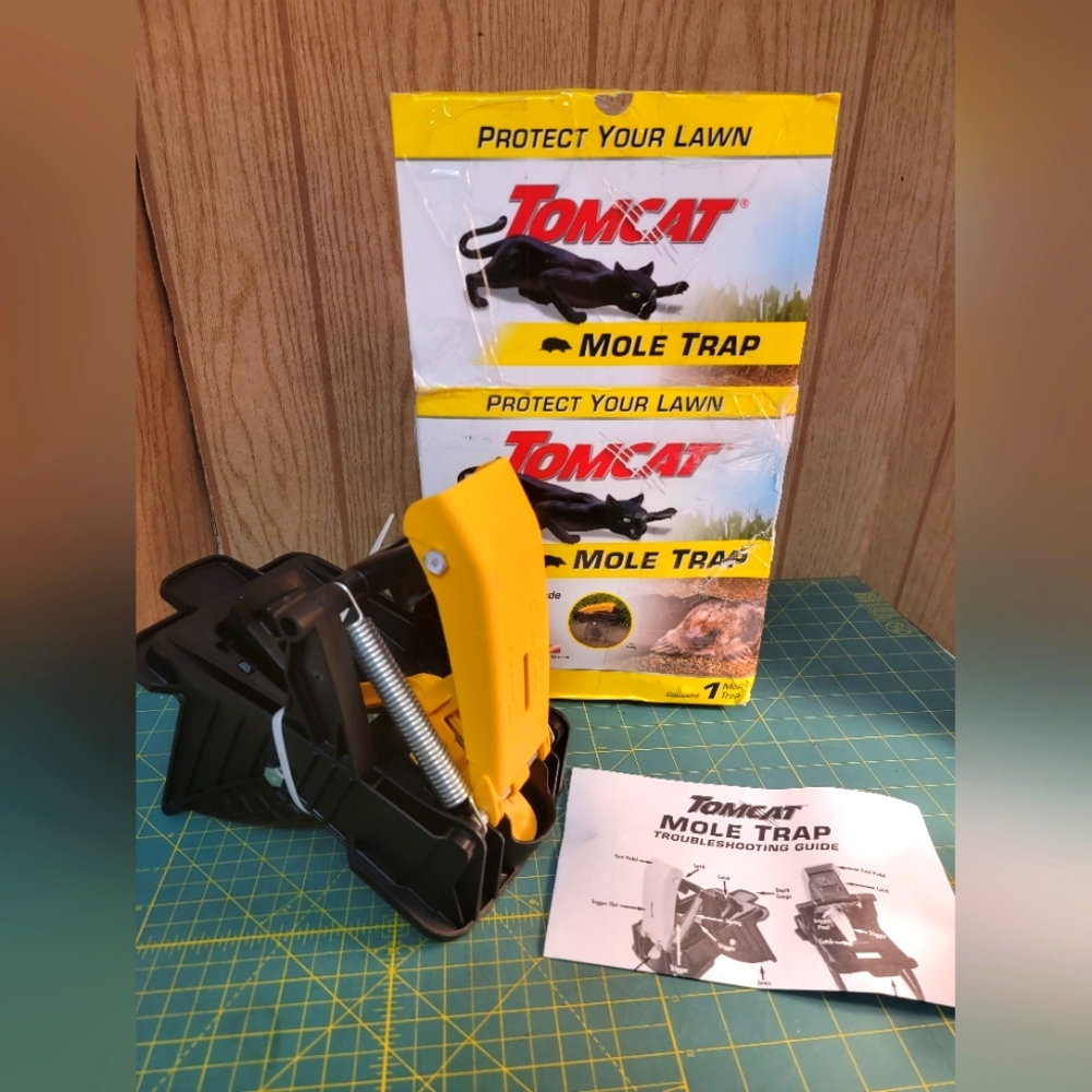 Tomcat Plastic Spring-Loaded Mole Trap 0363210 Tomcat 0363210 888603036325This